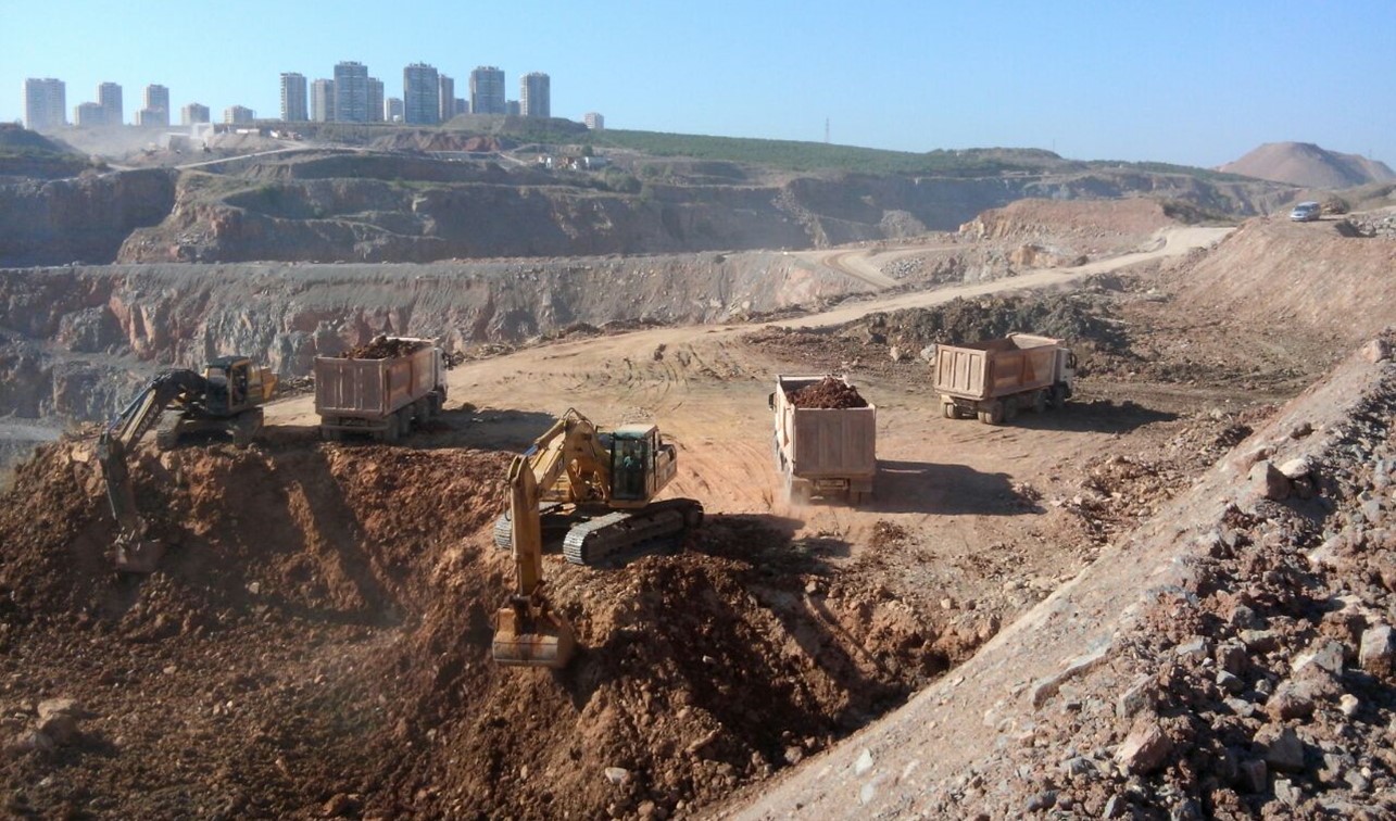 KOCAELİ GEBZE İLÇEŞİ TAŞKALDIRAN MEVKİİ  TAŞ OCAKLARI DEKAPAJ